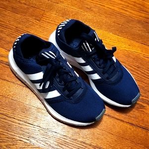 Adidas tennis shoe women's sz 7